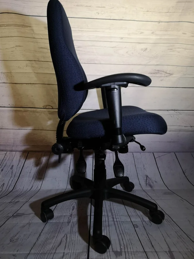 Vue 4 de Fauteuil multi ajustement A.D.I