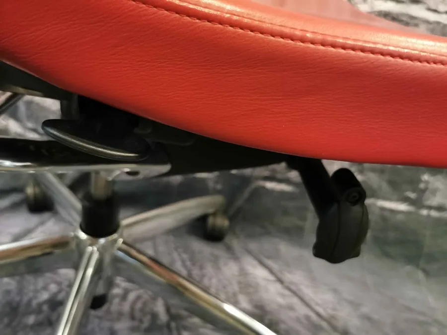 Vue 8 de Fauteuil ergonomique spécialisé de luxe Teknion en cuir