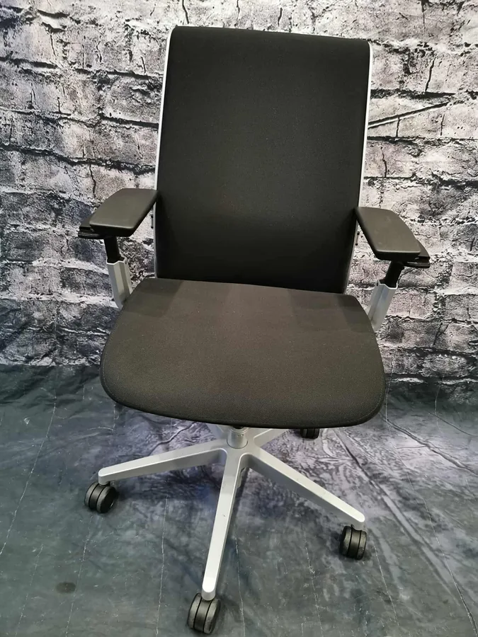 Vue 4 de Fauteuil ergonomique Steelcase Think V.2
